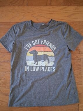 Gray Dachshund Graphic Tee - "I've Got Friends in Low Places"